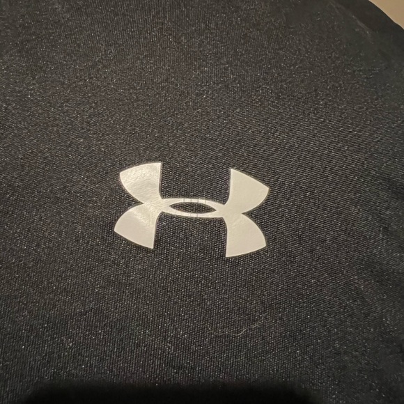 Men’s size M- loose fit Under Armor shirt - Picture 3 of 5